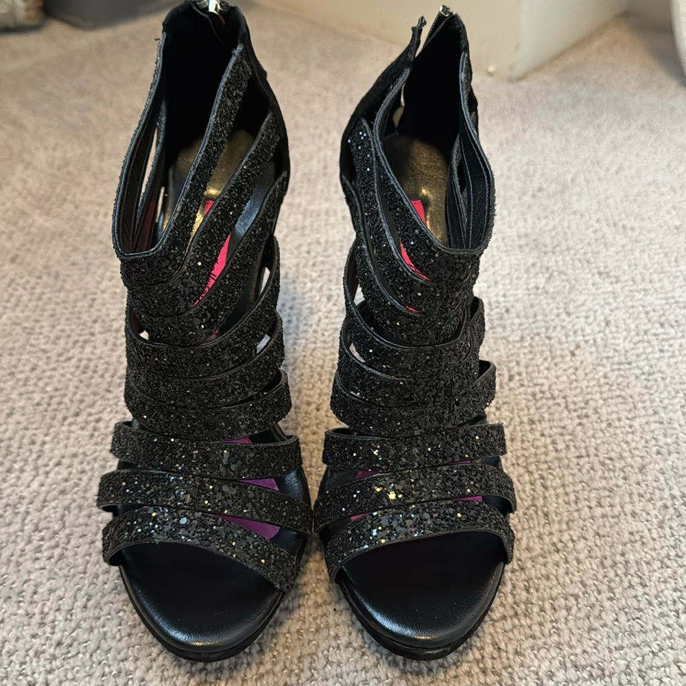 Betsy Johnson Paige glitter boot minimal wear . Very good condition.